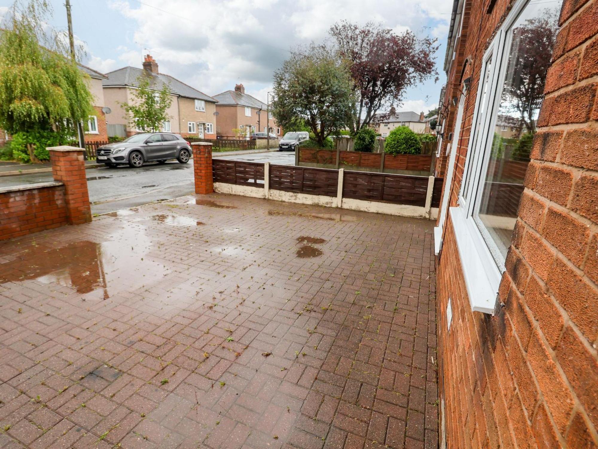 The Cloud House Hoole Villa Chester Exterior photo