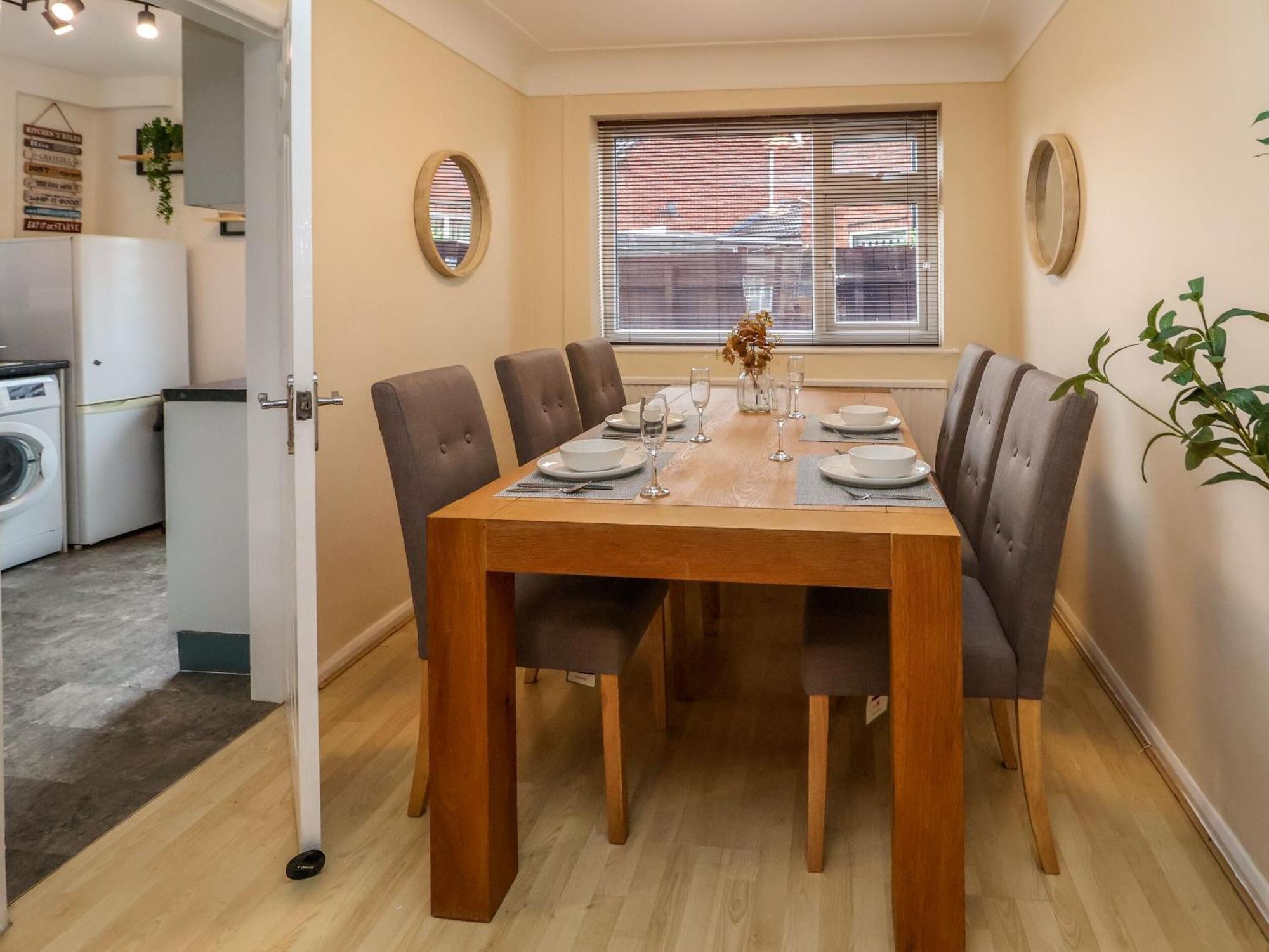 The Cloud House Hoole Villa Chester Exterior photo